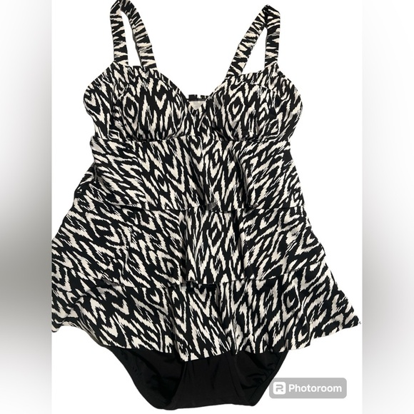 Swim Solutions Women's Size 8 Black Tiered One Piece Swimsuit | NEW/NWT!!🖤✔️☀️ - Picture 3 of 5
